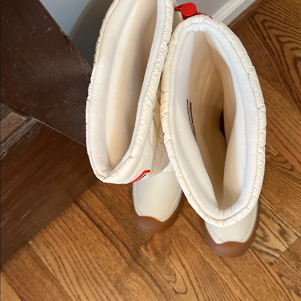 Hunter Cream and Tan Winter Boots - Picture 4 of 6